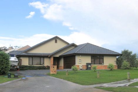 Photo of property in 22 Ridgefield Lane, East Tamaki Heights, Auckland, 2016