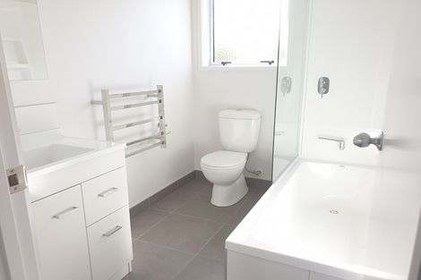 Photo of property in 93a Awaroa Road, Sunnyvale, Auckland, 0612