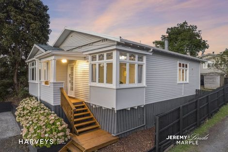 Photo of property in 1/112a View Road, Sunnyvale, Auckland, 0612