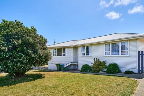 Photo of property in 9 Falcon Street, Cannons Creek, Porirua, 5024