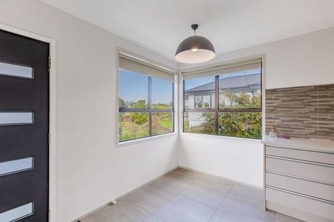 Photo of property in 35 Nile Road, Kelston, Auckland, 0602