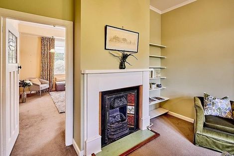 Photo of property in 5 Harbour View Road, Northland, Wellington, 6012