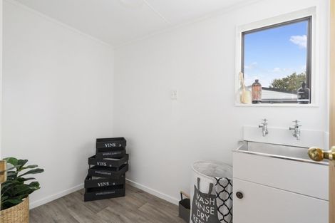 Photo of property in 69 Hillcrest Drive, Kelvin Grove, Palmerston North, 4414