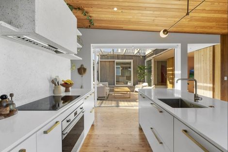 Photo of property in 249b Oceanbeach Road, Mount Maunganui, 3116