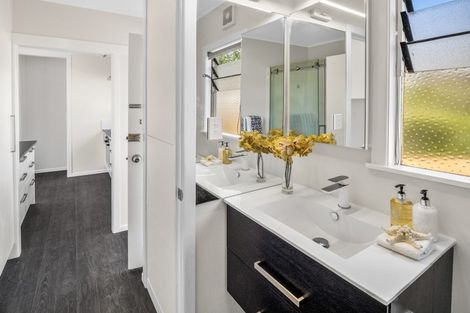 Photo of property in 6a Tallington Crescent, Torbay, Auckland, 0630