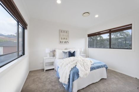 Photo of property in 54 Sapperton Drive, Henderson, Auckland, 0612