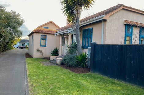 Photo of property in 65 Havelock Road, Havelock North, 4130