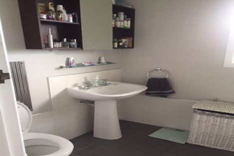 Photo of property in 1/18 Roberts Road, Glenfield, Auckland, 0629