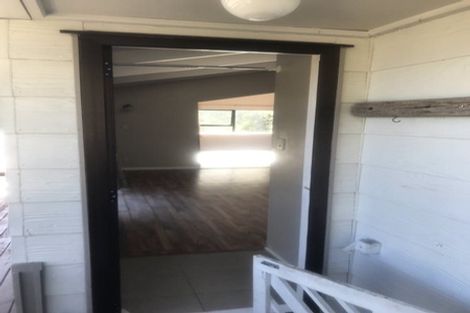 Photo of property in 17 Poplar Road, Stanmore Bay, Whangaparaoa, 0932