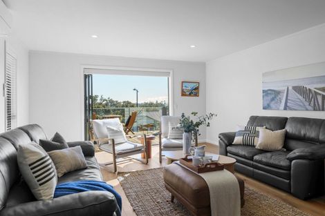 Photo of property in 42 Tahuna Minhinnick Drive, Glenbrook, Waiuku, 2681