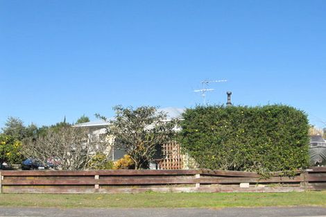 Photo of property in 2 President Avenue, Papakura, 2110