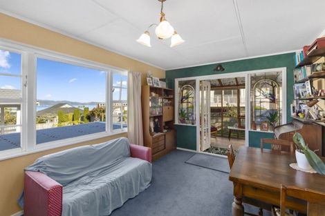 Photo of property in 71 Miromiro Road, Normandale, Lower Hutt, 5010