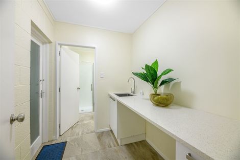 Photo of property in 5 Maxwelton Drive, Mairangi Bay, Auckland, 0630
