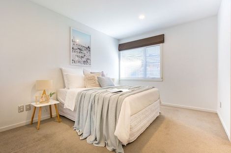 Photo of property in 84 Lake Panorama Drive, Henderson Valley, Auckland, 0612