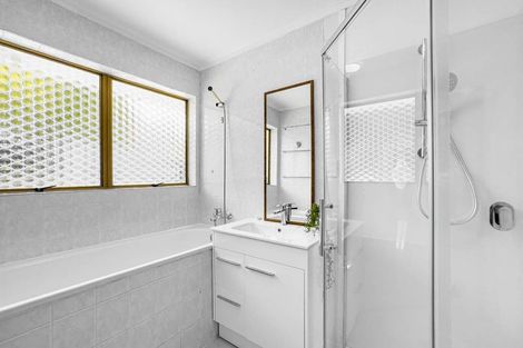 Photo of property in 3 Cheam Place, Pakuranga Heights, Auckland, 2010