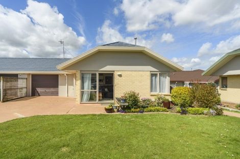 Photo of property in 3 Royal Fern, Kelvin Grove, Palmerston North, 4414