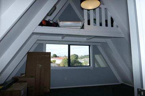 Photo of property in 9 Toporoa View, Ascot Park, Porirua, 5024