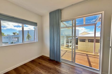 Photo of property in 7b Hanson Place, West Harbour, Auckland, 0618