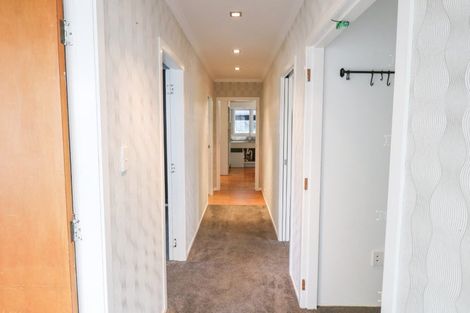 Photo of property in 143 Ruamahanga Crescent, Terrace End, Palmerston North, 4410