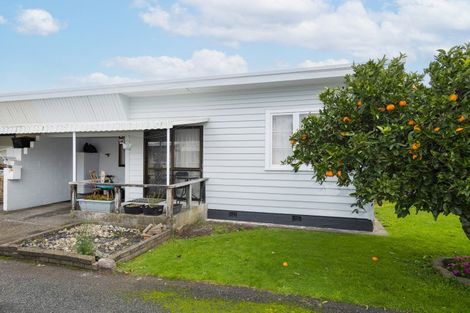 Photo of property in Orange Grove Flats, 2/549 Childers Road, Te Hapara, Gisborne, 4010