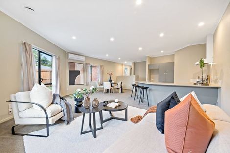 Photo of property in 11 Sunvista Avenue, Oteha, Auckland, 0632