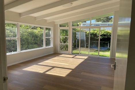 Photo of property in 14 Raymond Terrace, Northcote, Auckland, 0627