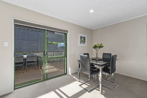 Photo of property in 1/5 Masterton Road, Rothesay Bay, Auckland, 0630