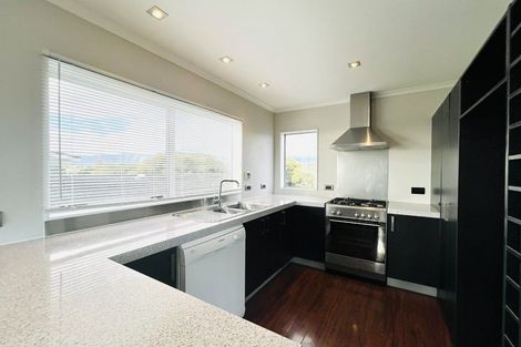 Photo of property in 69 Queens Road, Waikanae Beach, Waikanae, 5036