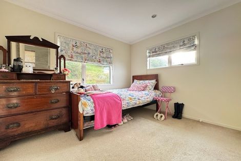 Photo of property in 49 Dress Circle, Newlands, Wellington, 6037