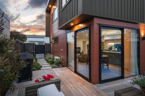 Photo of property in 2/104 Burke Street, Sydenham, Christchurch, 8023