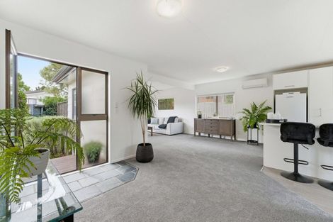 Photo of property in 2/26 Sunward Rise, Glenfield, Auckland, 0629