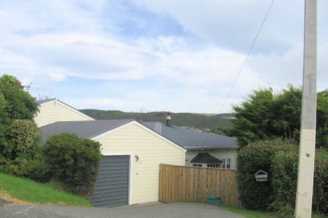 Photo of property in 27 Tawa Terrace, Tawa, Wellington, 5028