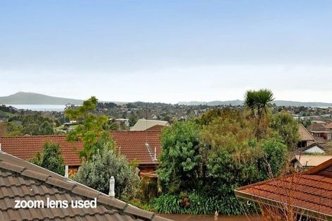 Photo of property in 75a Bradbury Road, Botany Downs, Auckland, 2010