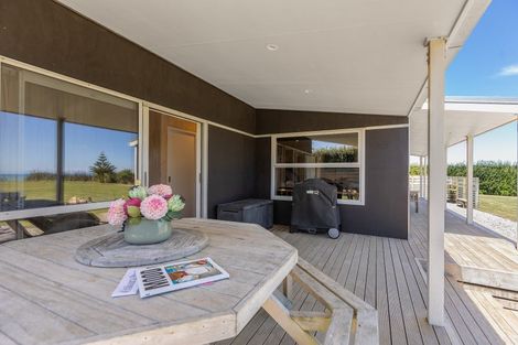 Photo of property in 77 Anglers Avenue, Warea, New Plymouth, 4381