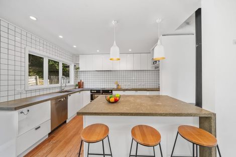 Photo of property in 1 Wakely Road, Newlands, Wellington, 6037