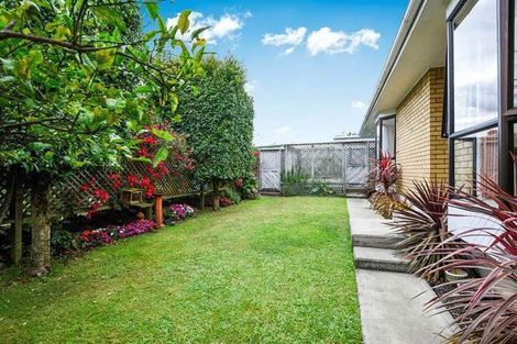 Photo of property in 2/18 Wairakei Street, Greenlane, Auckland, 1051
