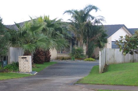 Photo of property in 16 Ridgefield Lane, East Tamaki Heights, Auckland, 2016