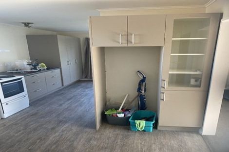 Photo of property in 43 Oakley Crescent, Hornby, Christchurch, 8042