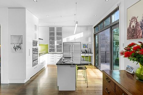 Photo of property in 286 Oriental Parade, Oriental Bay, Wellington, 6011