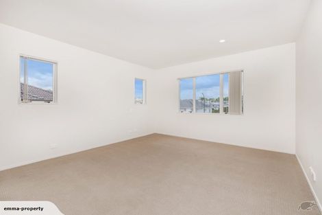 Photo of property in 22 Terrasini Drive, Flat Bush, Auckland, 2019