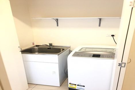 Photo of property in 20 Exeter Place, Unsworth Heights, Auckland, 0632