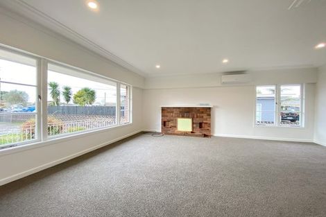 Photo of property in 18 Taikata Road, Te Atatu Peninsula, Auckland, 0610