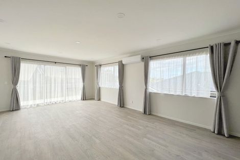 Photo of property in 98 Taikura Avenue, Red Beach, 0932