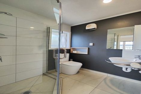 Photo of property in 1/61 Neil Avenue, Te Atatu Peninsula, Auckland, 0610