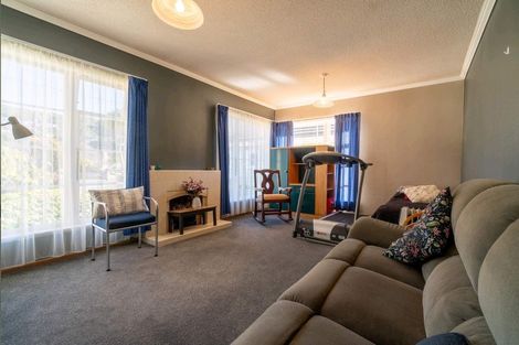 Photo of property in 6 Hinau Street, Tawa, Wellington, 5028
