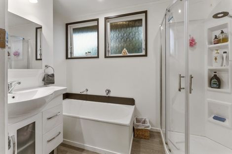 Photo of property in 11 Panako Place, Awapuni, Palmerston North, 4412