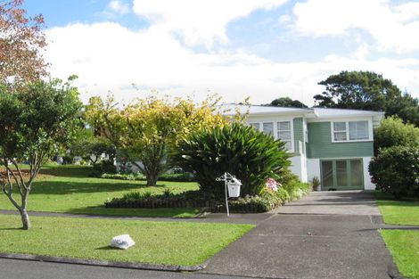 Photo of property in 5 Chatsworth Crescent, Pakuranga Heights, Auckland, 2010