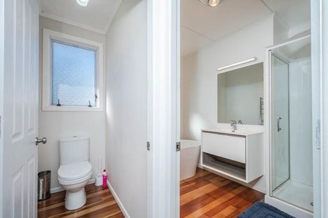 Photo of property in 27 Brooker Grove, Newlands, Wellington, 6037