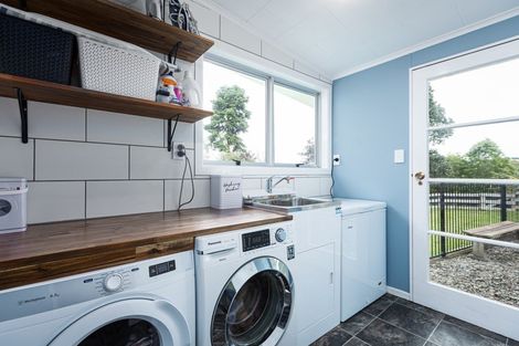 Photo of property in 2 Windsor Road, Waipawa, 4210