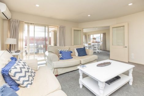 Photo of property in 10 Harrys Way, Redwood, Christchurch, 8051